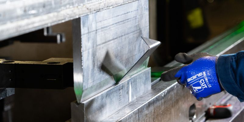 Särmäytty teräslevy.jpg