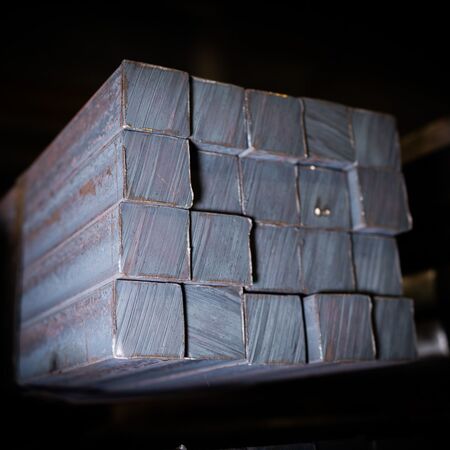 Kuumavalssatut neliötangot teräslaaduissa S235JR ja S355J2